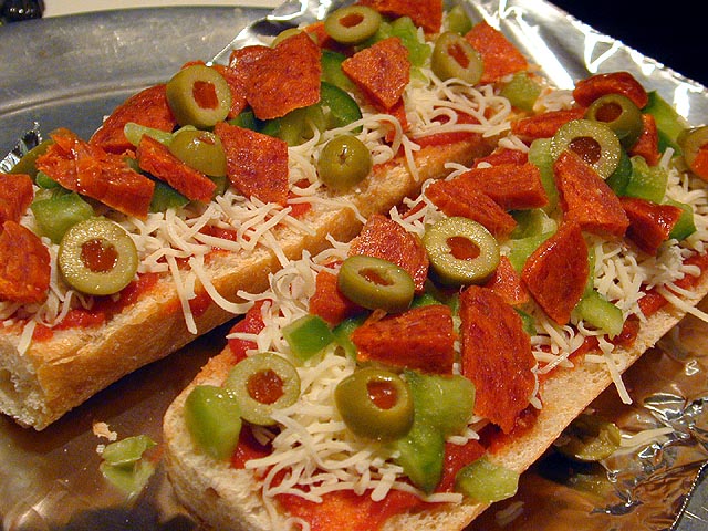 french_bread_pizza_a.jpg